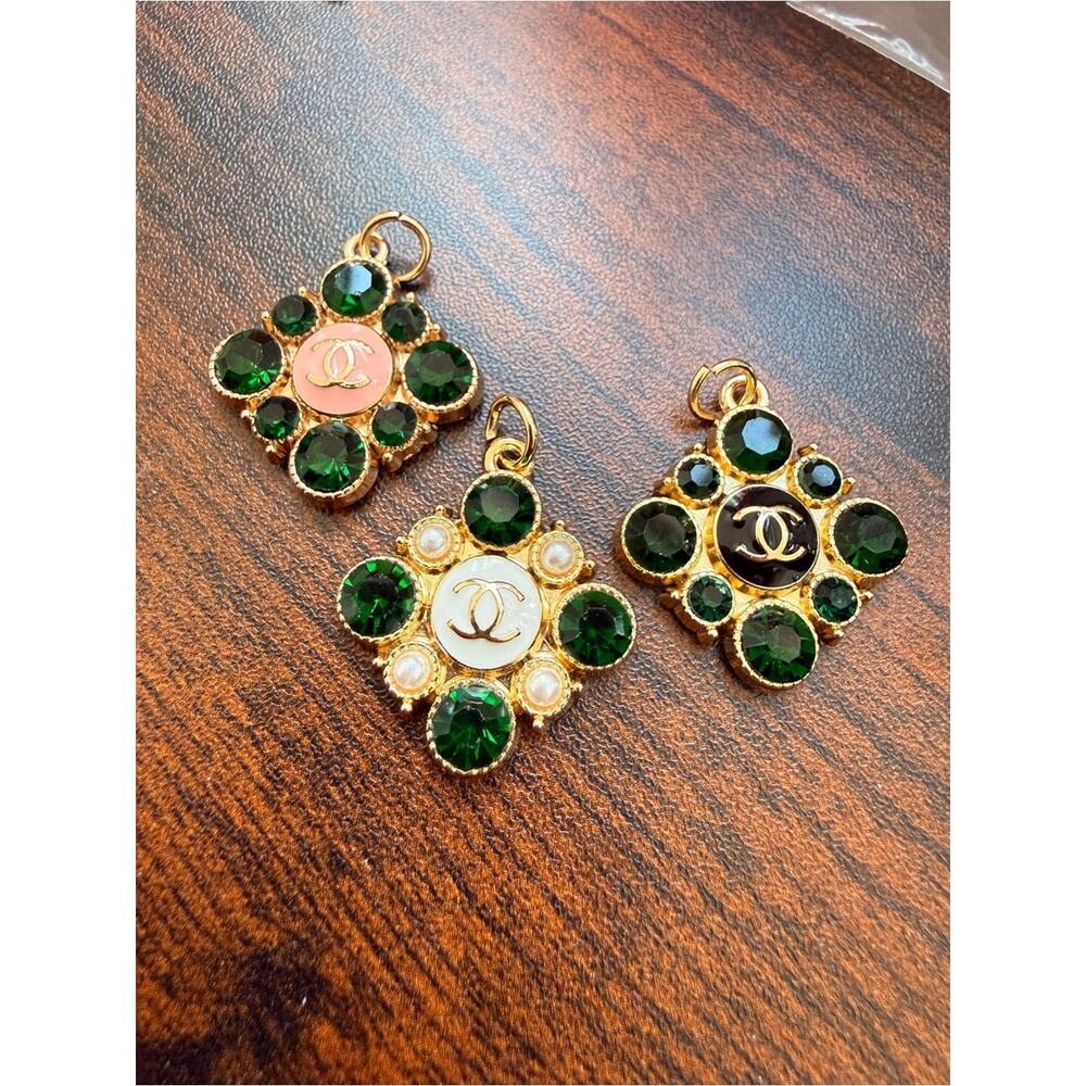 ✨ Vintage ONLY 1! CC CHANELDiamond Shape Upcycled Necklace: BOGO Sale! ✨ - Picture 3 of 4
